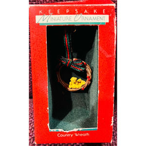 Hallmark, miniature ornament country wreath